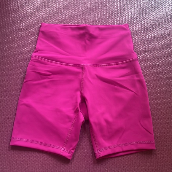 Lululemon Ripened Raspberry biker shorts - Picture 4 of 8